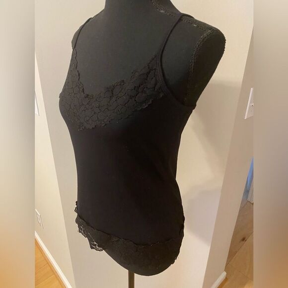 White House Black Market sz. M black wide lace trim Camisole w/adjustable straps - Picture 7 of 12